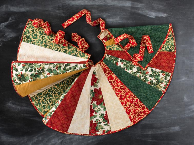 christmas-tree-skirt-diy-i-used-the-pattern-from-http-www-sew4home