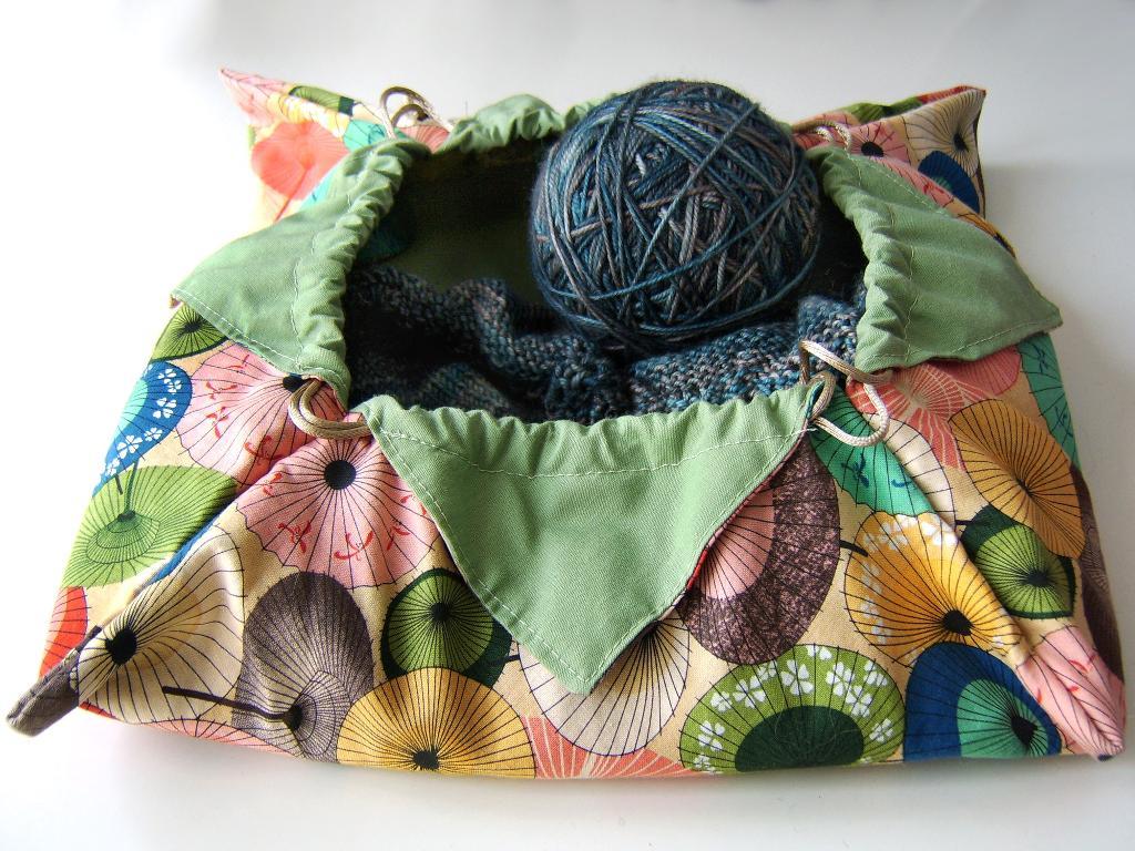 Weekend Wanderer Mesh Bento Bag Free Crochet Pattern | Crochet bag pattern,  Bento bags, Crochet shell stitch